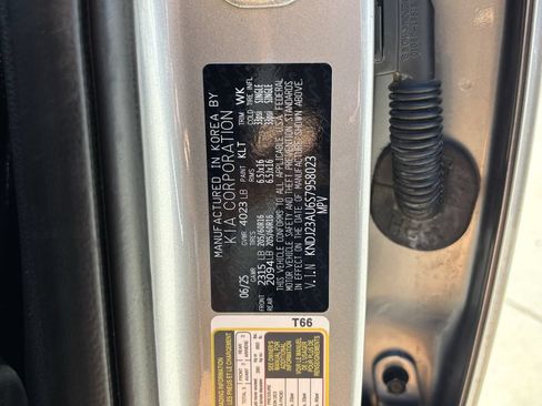 Used 2025 Kia Soul LX w/ LX Technology Package FWD image 30