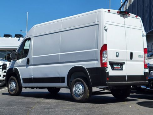 New 2026 RAM ProMaster 2500 w/ Convenience Group image 2