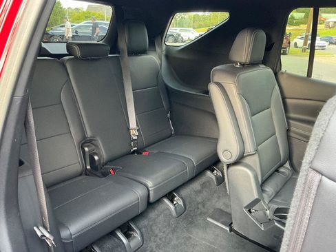 Used 2025 Chevrolet Traverse LT w/ Enhanced Driving Package FWD image 11