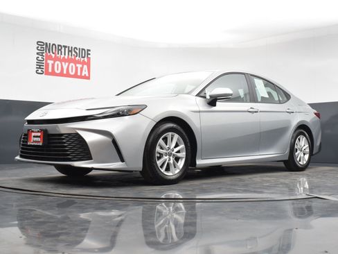 Used 2025 Toyota Camry LE image 31