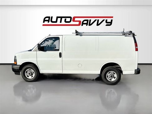 Used 2022 GMC Savana 2500 w/ Driver Convenience Package image 4