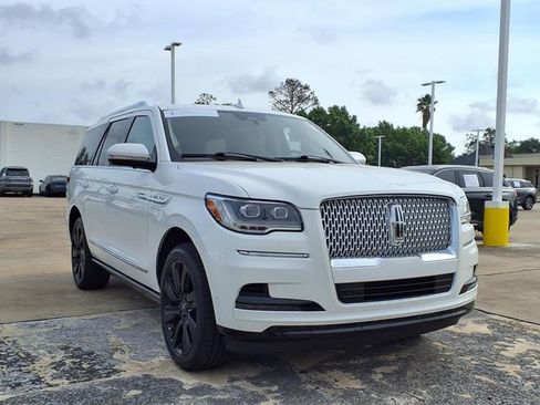 Certified 2023 Lincoln Navigator Reserve AWD/4WD image 20