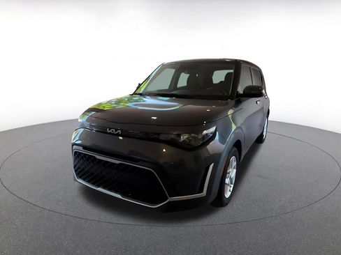 Used 2025 Kia Soul LX w/ LX Technology Package FWD image 4