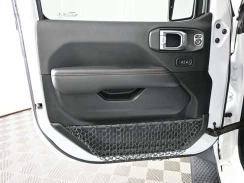 Used 2021 Jeep Wrangler Unlimited Sahara AWD/4WD image 18