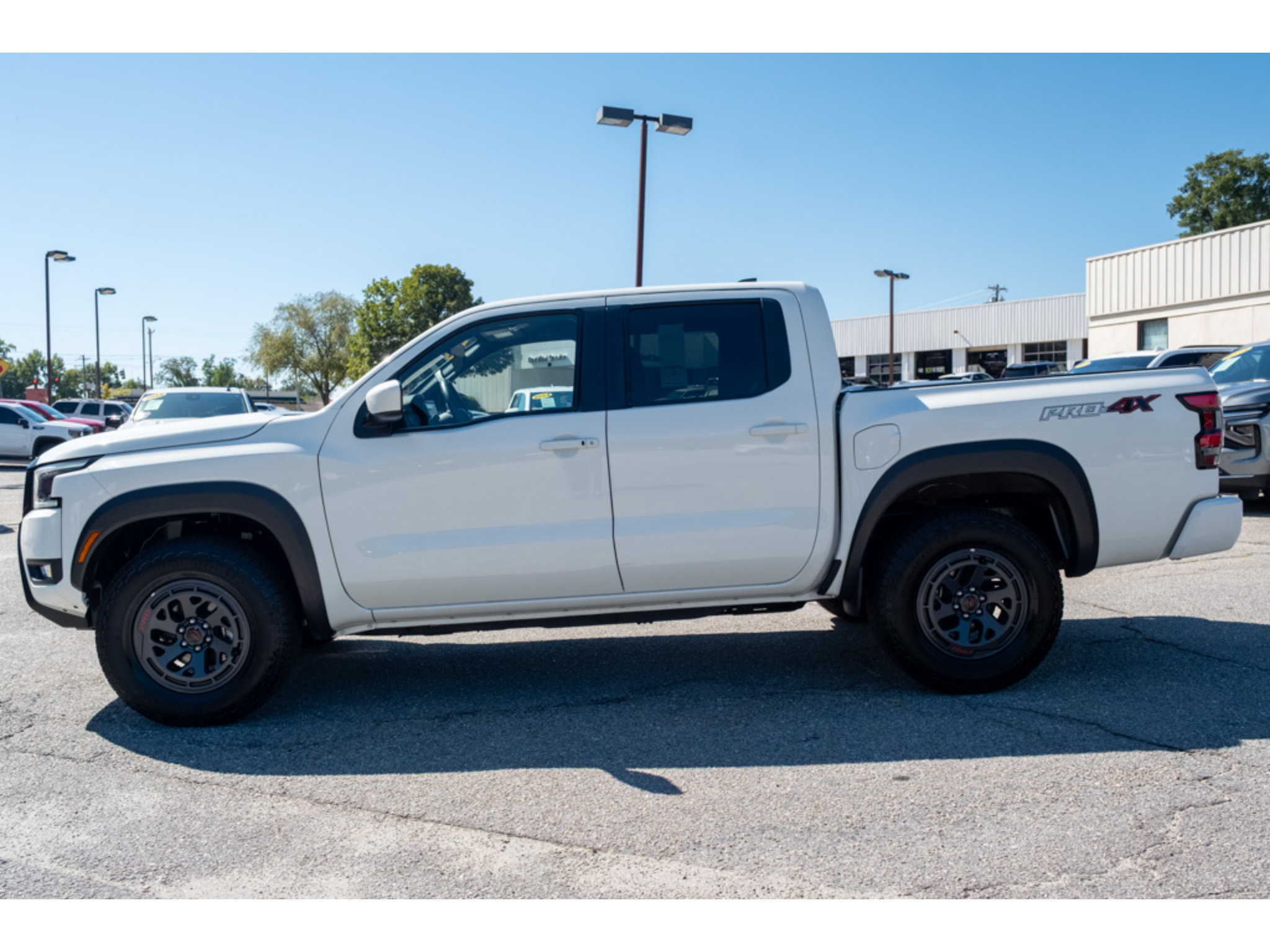 Used 2026 Nissan Frontier PRO-4X AWD/4WD image 5