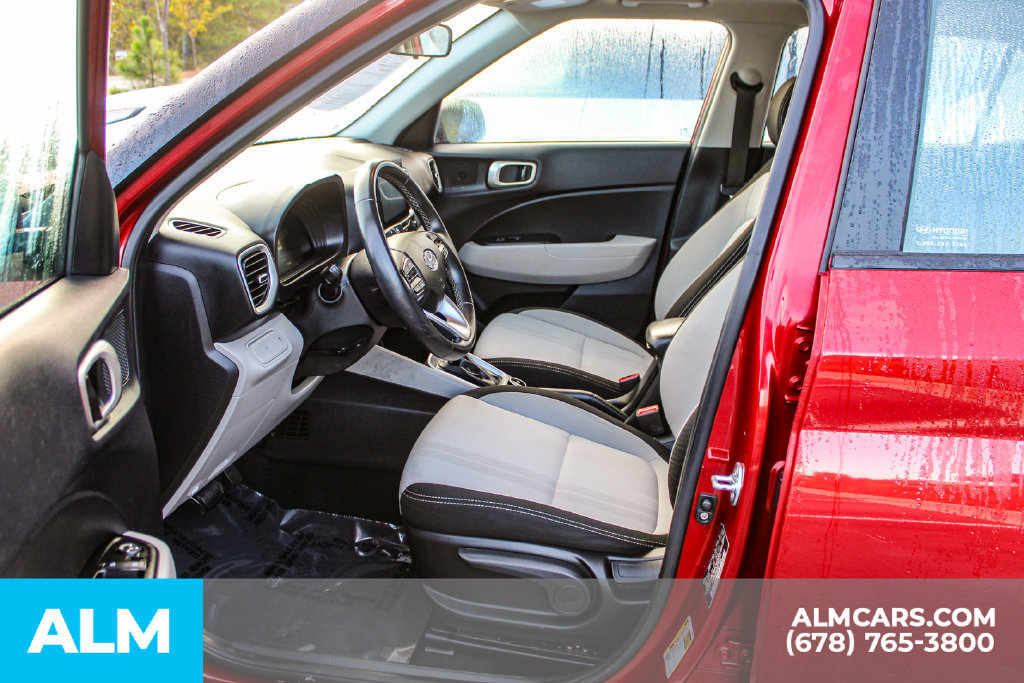 Used 2025 Hyundai Venue SEL FWD image 16