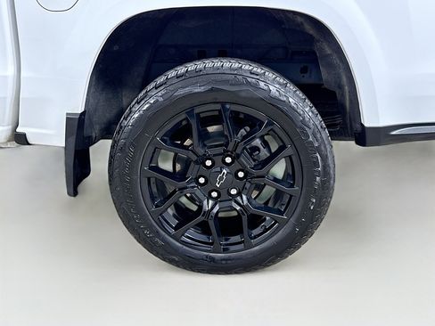 Used 2024 Chevrolet Colorado Z71 w/ LPO, Dark Essentials Package AWD/4WD image 32