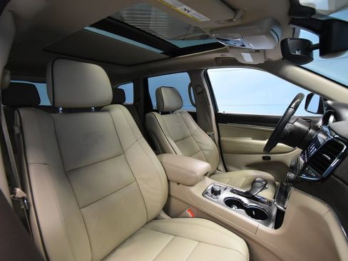 Used 2020 Jeep Grand Cherokee Overland image 25