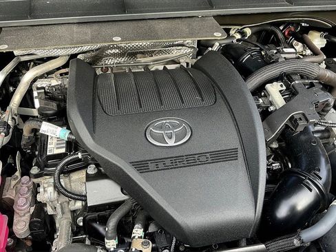 Used 2024 Toyota Highlander LE image 36