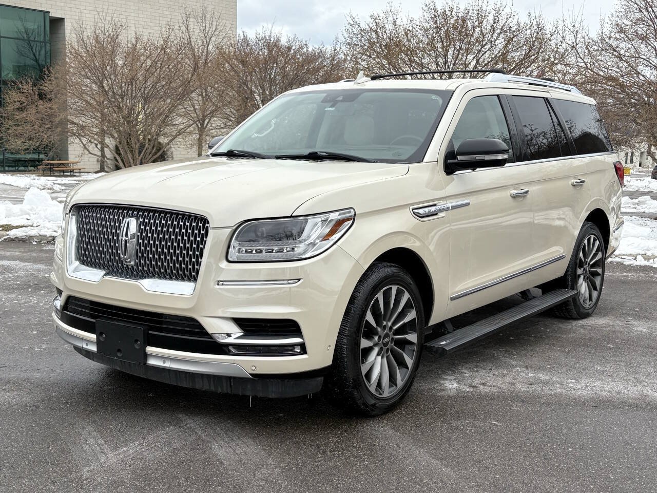 Used 2018 Lincoln Navigator Select w/ Technology Package RWD image 3