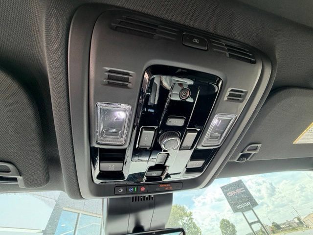 New 2026 GMC Yukon XL AT4 w/ AT4 Premium Plus Package AWD/4WD image 13