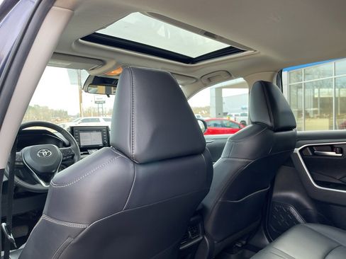 Used 2020 Toyota RAV4 XLE Premium image 20