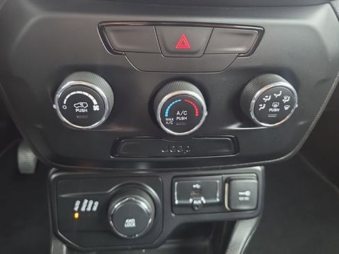 Used 2018 Jeep Renegade Sport w/ Power & Air Group image 26