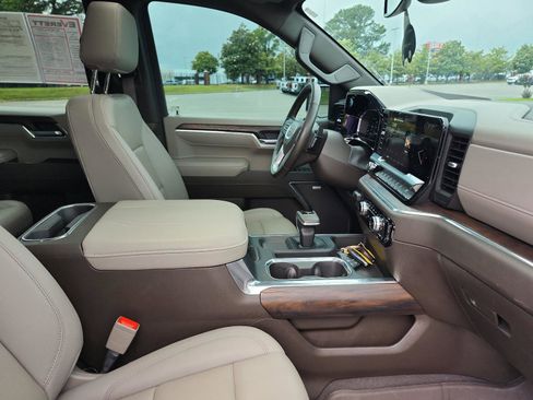 Certified 2025 GMC Sierra 1500 SLT w/ SLT Premium Plus Package AWD/4WD image 10
