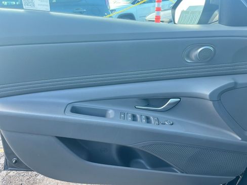 Used 2025 Hyundai Elantra SEL image 20