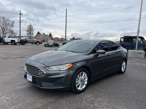 Used 2019 Ford Fusion SE FWD image 3