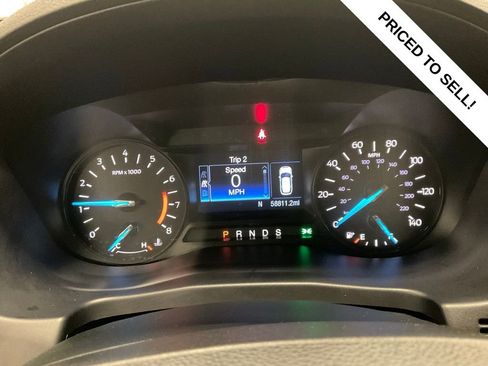 Used 2019 Ford Explorer XLT image 2