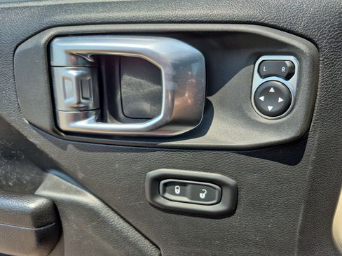 Used 2022 Jeep Wrangler Rubicon AWD/4WD image 15