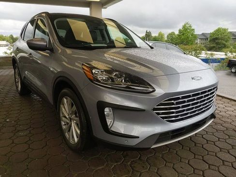 Certified 2022 Ford Escape Titanium w/ Titanium Elite Package AWD/4WD image 4