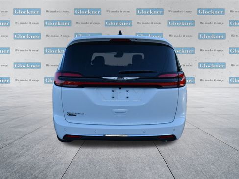 New 2026 Chrysler Pacifica Select image 7