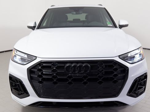 Used 2024 Audi Q5 e Premium Plus w/ Premium Plus Package image 18