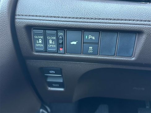 New 2026 Honda Odyssey Touring image 26