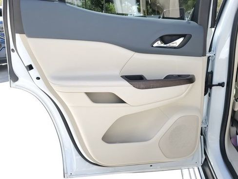 Certified 2023 GMC Acadia Denali w/ Denali Ultimate Package image 17