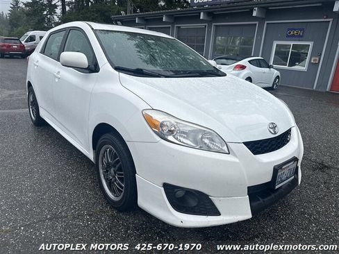 Used 2010 Toyota Matrix S image 1