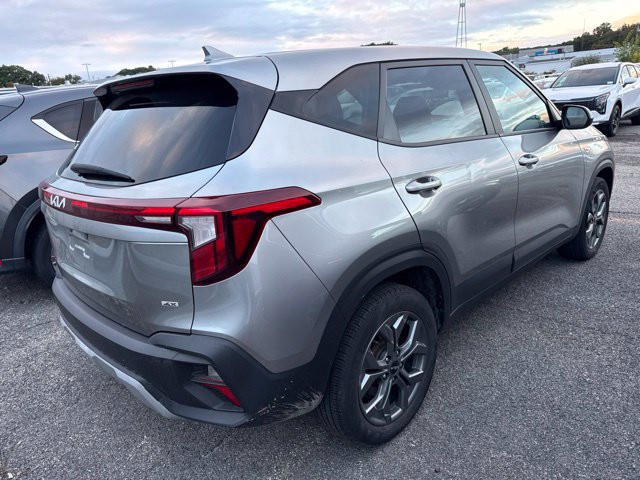 Used 2024 Kia Seltos LX AWD/4WD image 3