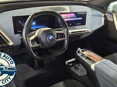 Used 2022 BMW iX xDrive50 w/ Premium Package image 11