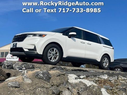 Used 2024 Kia Carnival LX image 1