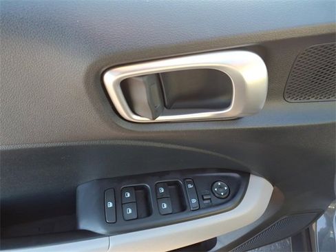 Used 2024 Hyundai Venue SEL image 12