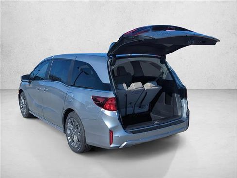 Used 2026 Honda Odyssey Touring image 9