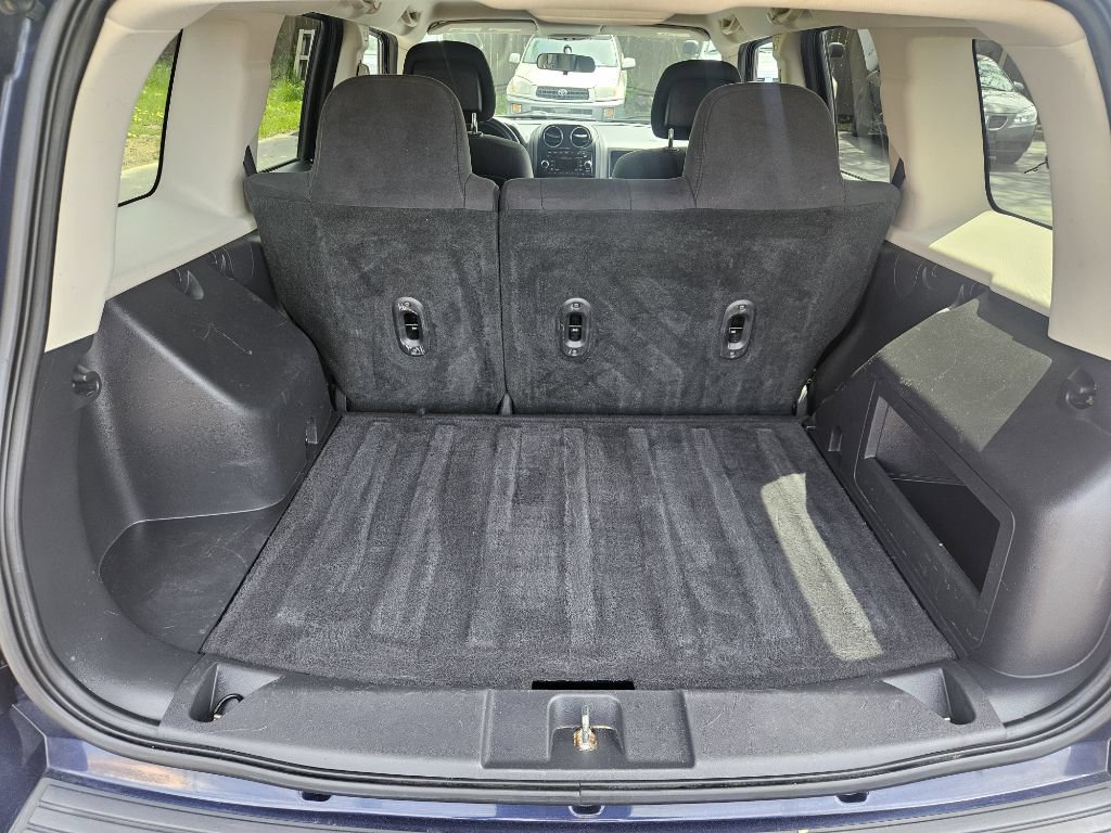 Used 2014 Jeep Patriot Latitude FWD image 16