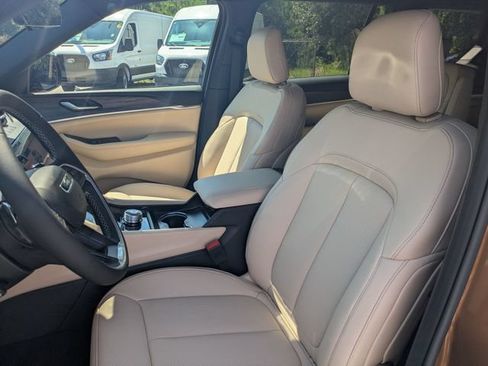 New 2026 Jeep Grand Cherokee L Limited w/ Luxury Tech Group II RWD image 14
