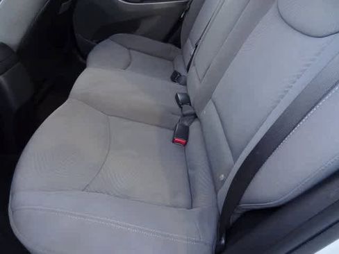 Used 2014 Hyundai Elantra SE image 7