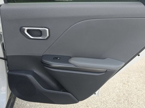Used 2025 Kia K4 FWD image 19