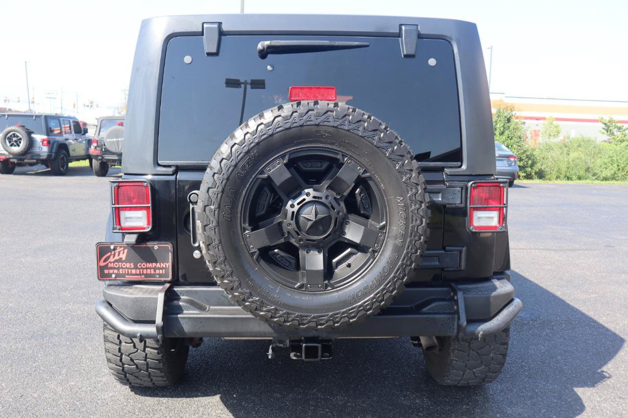 Used 2015 Jeep Wrangler Unlimited Sahara w/ Connectivity Group AWD/4WD image 26