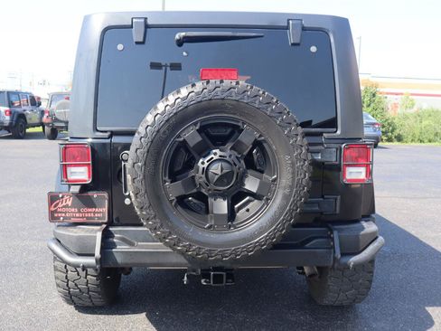 Used 2015 Jeep Wrangler Unlimited Sahara w/ Connectivity Group AWD/4WD image 26