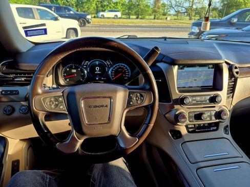 Used 2018 GMC Yukon XL Denali w/ Denali Ultimate Package image 9
