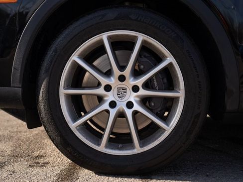 Certified 2024 Porsche Cayenne image 12