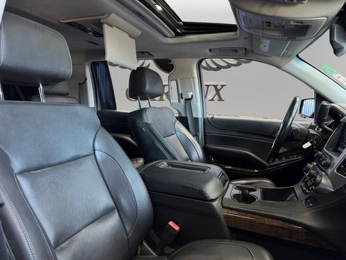 Used 2019 Chevrolet Suburban LT RWD image 14