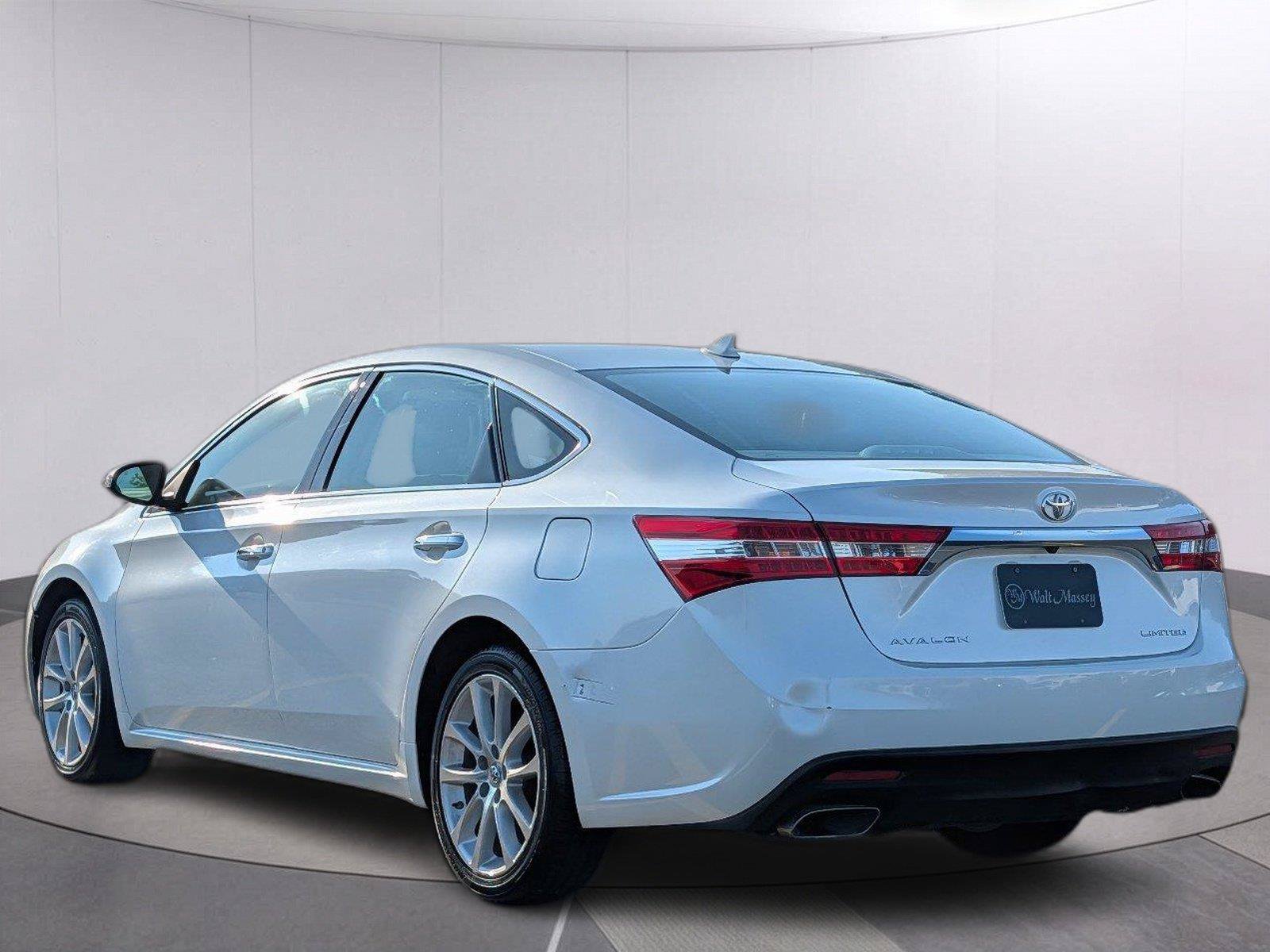 Used 2013 Toyota Avalon Limited FWD image 3