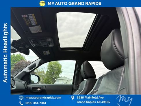 Used 2018 Toyota Tacoma TRD Off-Road AWD/4WD image 23