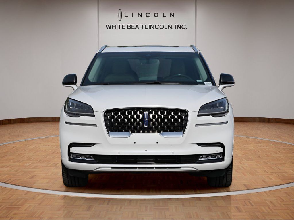 Used 2021 Lincoln Aviator Grand Touring AWD/4WD image 2