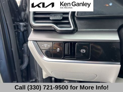 Used 2025 Kia Sportage EX image 30