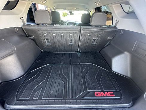 Used 2023 GMC Terrain SLE w/ Driver Convenience Package image 18