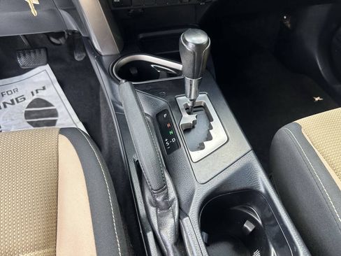 Used 2017 Toyota RAV4 XLE FWD image 21