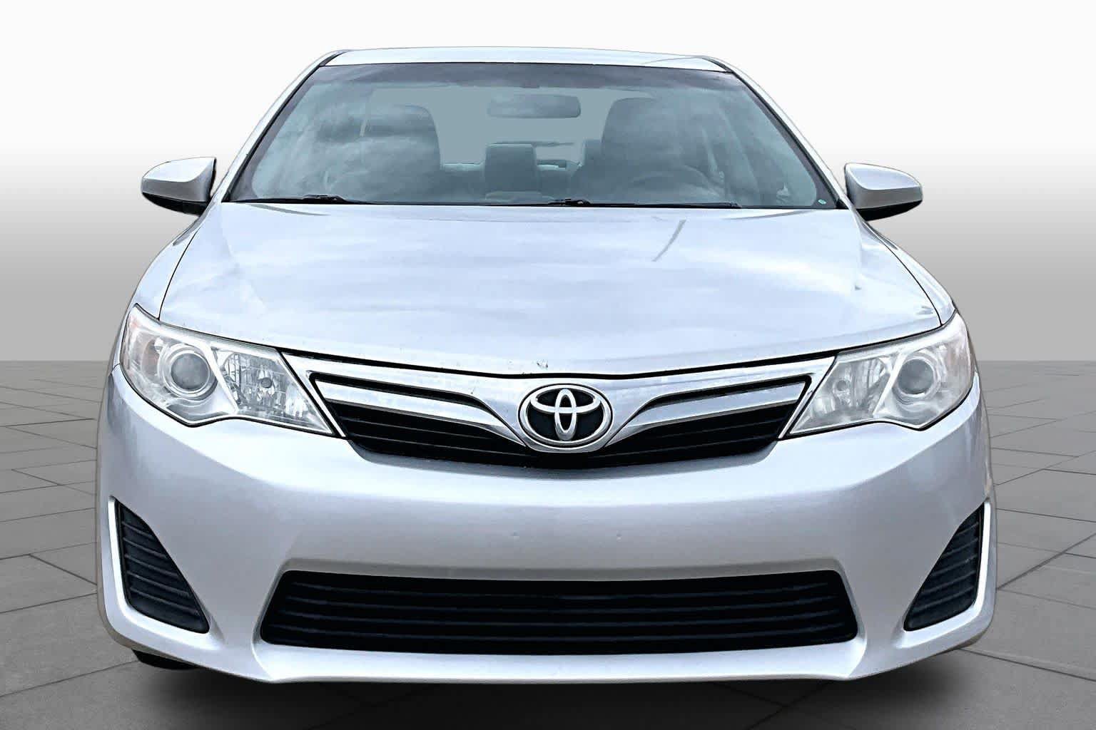 Used 2012 Toyota Camry LE FWD image 3