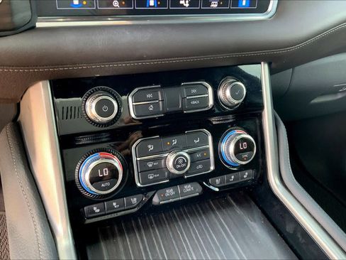 Used 2021 GMC Yukon Denali w/ Advanced Technology Package RWD image 34